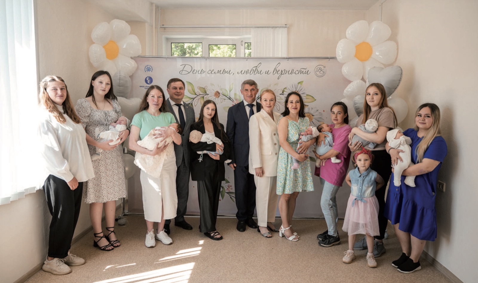 В День семьи, любви и верности Олег Николаев уделил особое внимание семьям военнослужащих